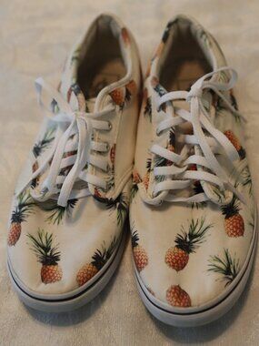 Vans Off The Wall Atwood Low Top Sneaker With All Over Pineapple Print Size 9